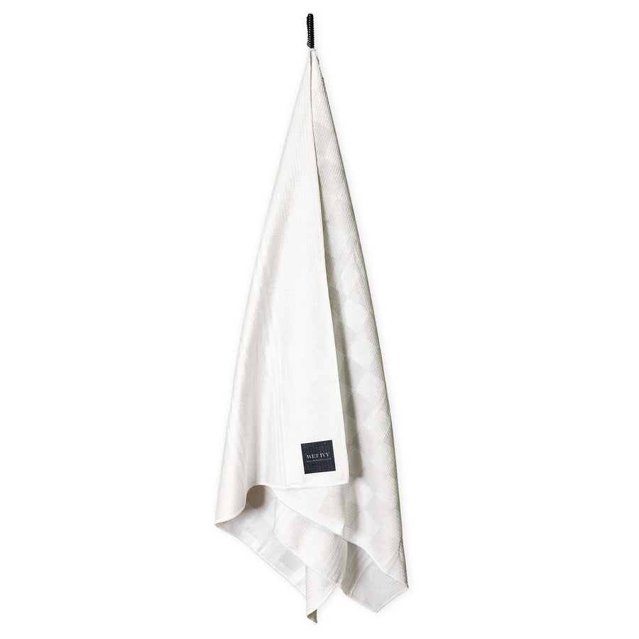 beach towel with hanging hook - beach towels - pool towels - swimming towels - summer beach towels - nice beach towel - plain beach towel - checkerboard beach towel - checkered beach towel - checker beach towel - best quick dry towel - best fast drying towels - highly absorbent towel - eco friendly beach towel